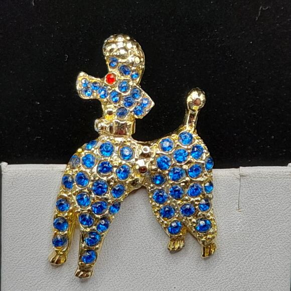 Vintage Poodle Dog Brooch, Blue Rhinestones, Gold Tone, 1950s Vintage Jewelry - Picture 5 of 9